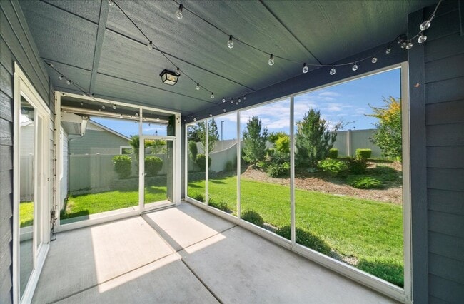 Building Photo - Warm & Welcoming Kuna Rental