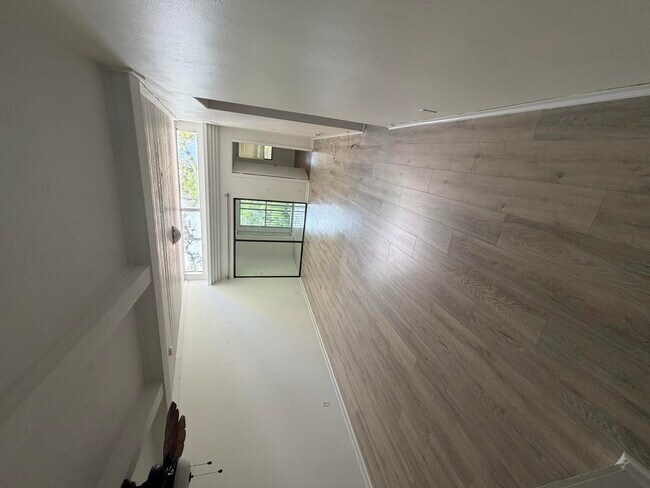 Building Photo - 8773 Shadow Wood Blvd