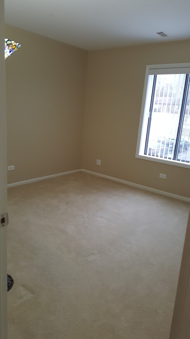 Building Photo - 100 Clubhouse Ln