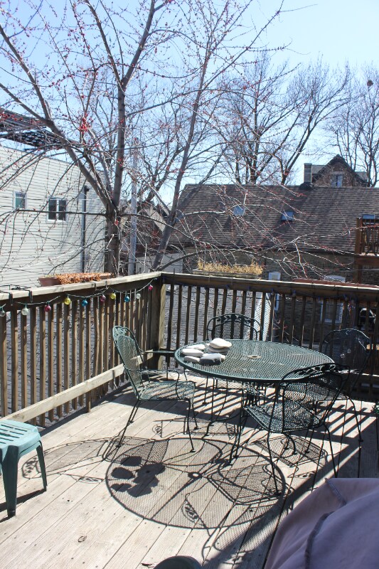 Building Photo - 2137 N Oakley Ave