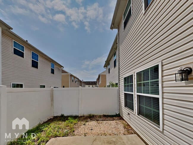 Building Photo - 7608 Red Mulberry Way