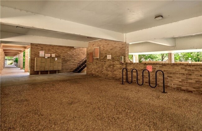 Building Photo - Furnished 1x1 North Campus Apartment on Guad