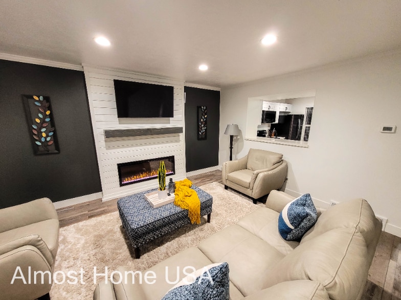 Primary Photo - 371 Braidhill Dr
