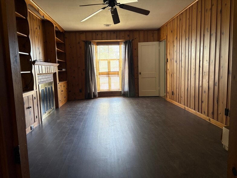 Den from other side - 1605 Cherokee Pl