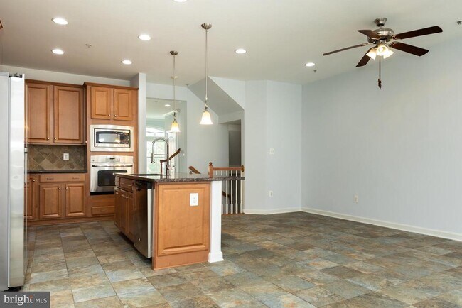 Building Photo - 336 Grand St