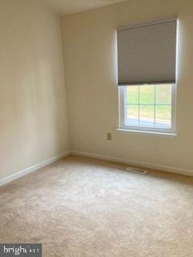 Building Photo - 15653 Montview Dr