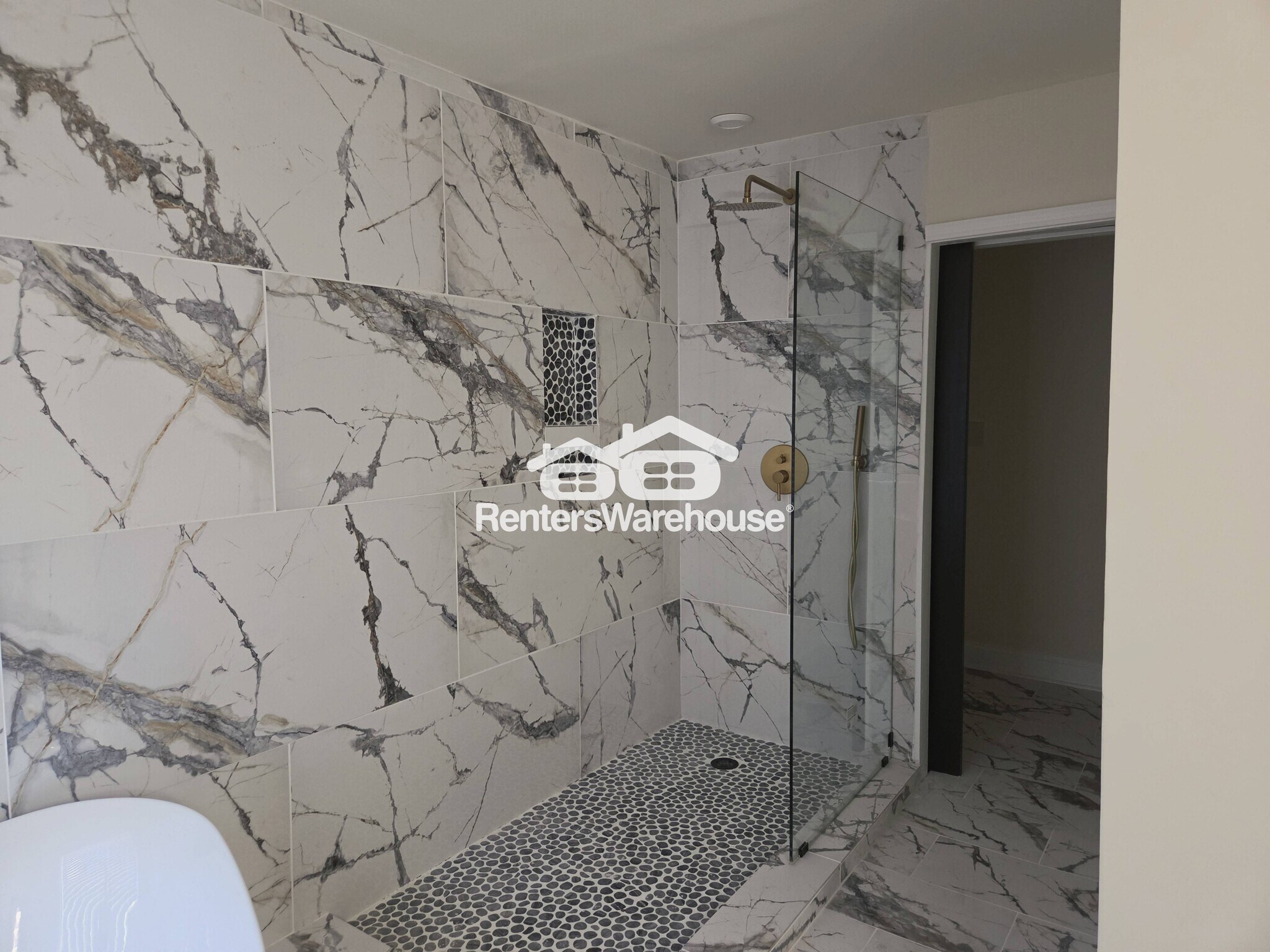 Building Photo - 300 Saddle Creek Ln