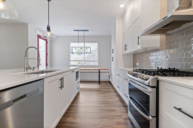 Building Photo - 14081 SW Viewpoint Ct