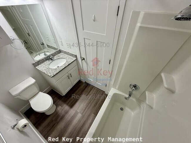 Building Photo - Kay Ln Townhouse