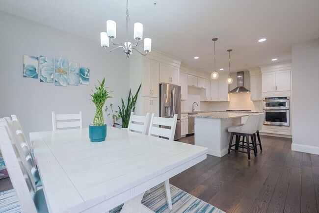 Building Photo - 8 Riverstone Way