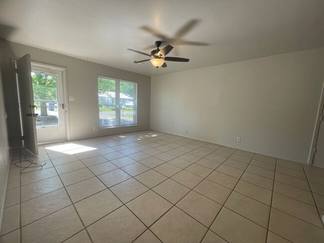 Primary Photo - Cute Glenpool 3BD/1.5 BA near High School