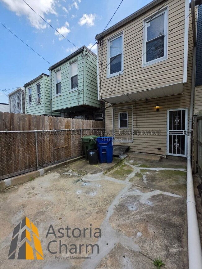 Building Photo - 1726 Darley Ave