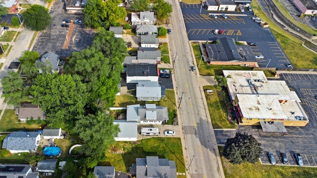 Building Photo - 408 River Ln