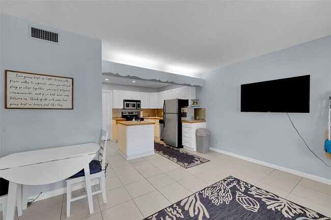 Building Photo - 4627 Bougainvilla Dr