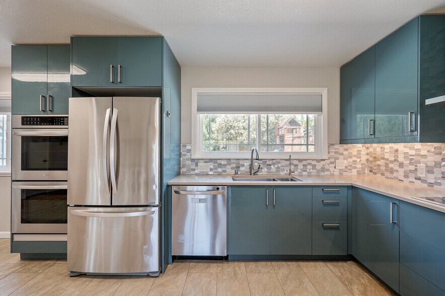Building Photo - 3661 Slopeview Dr
