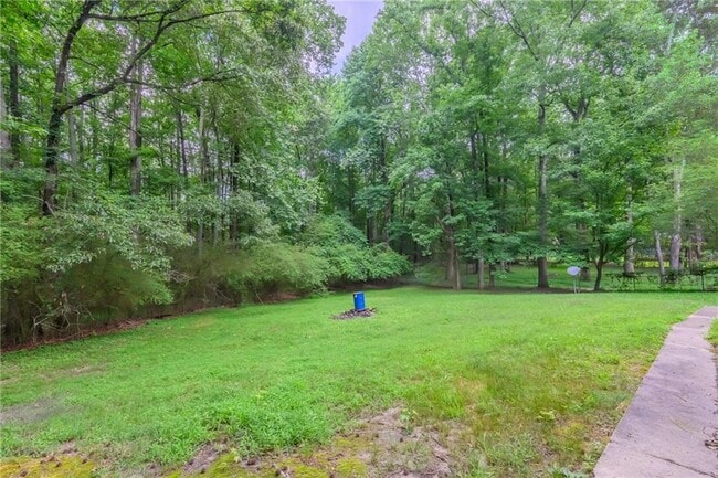 Building Photo - 2100 Whitebluff Way