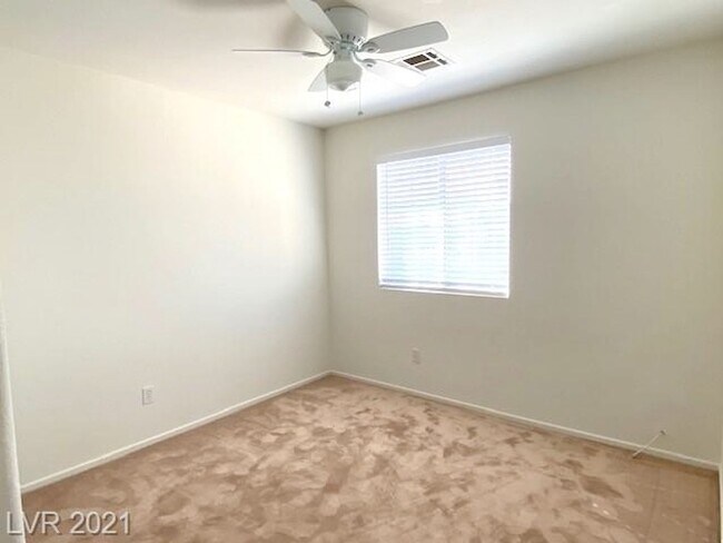 Building Photo - Gated Community! Fabulous 4 Bedrooms Plus Large Loft. One Bed and Bath Downstairs.