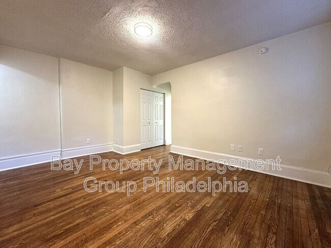 Building Photo - 2809 W Queen Ln
