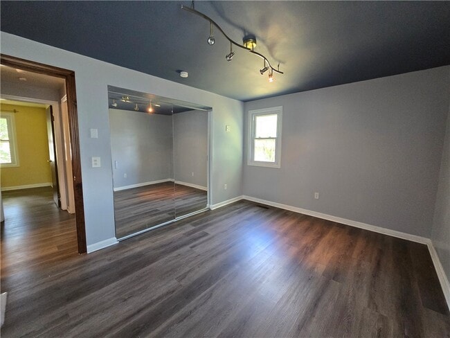Building Photo - 237 Countess Dr