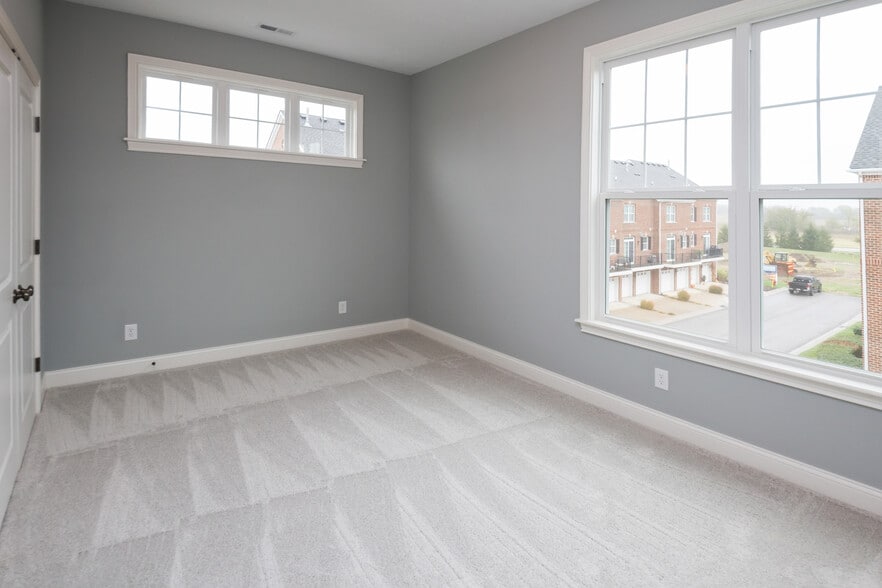 Building Photo - 15295 Mystic Rock Dr