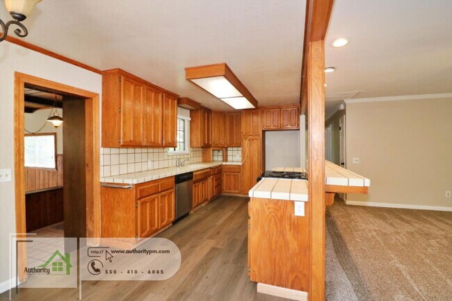 Building Photo - 155 Mary Ln