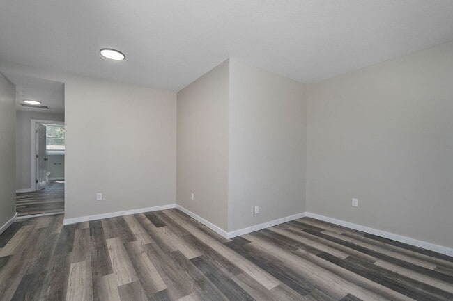 Building Photo - 652 S Jefferson Ave