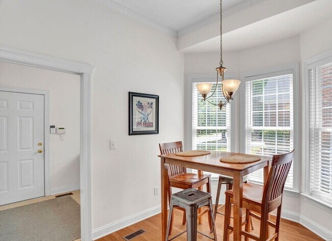 Building Photo - Sophisticated Space Designed for Comfort