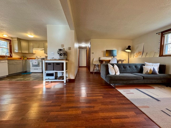 Building Photo - 27 N Hillside Rd