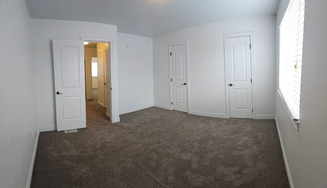 Building Photo - 576 Sunflower Rd