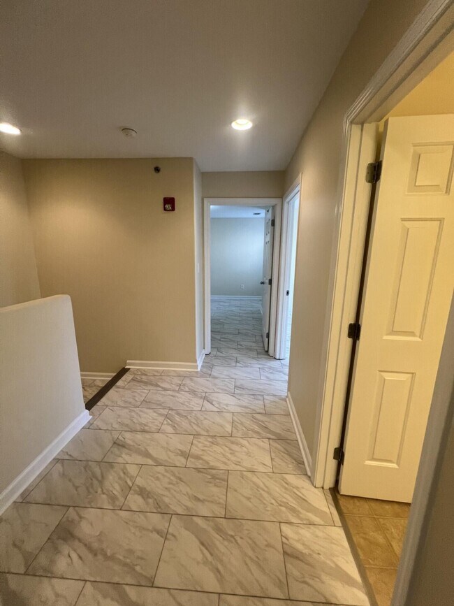 Building Photo - 857 Malabu Dr