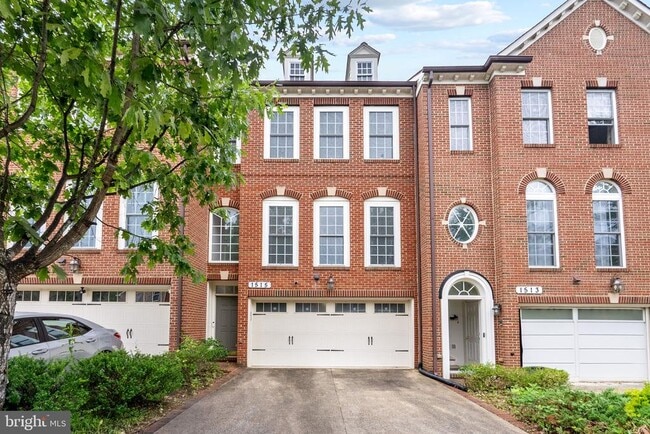 Primary Photo - 1515 Regent Manor Ct