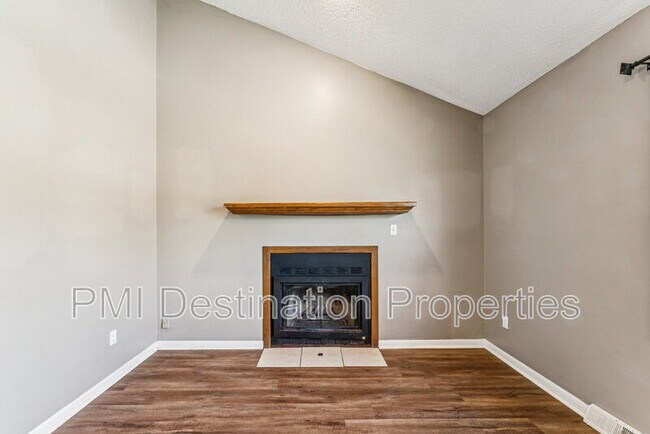 Building Photo - 525 NE Karapat Dr