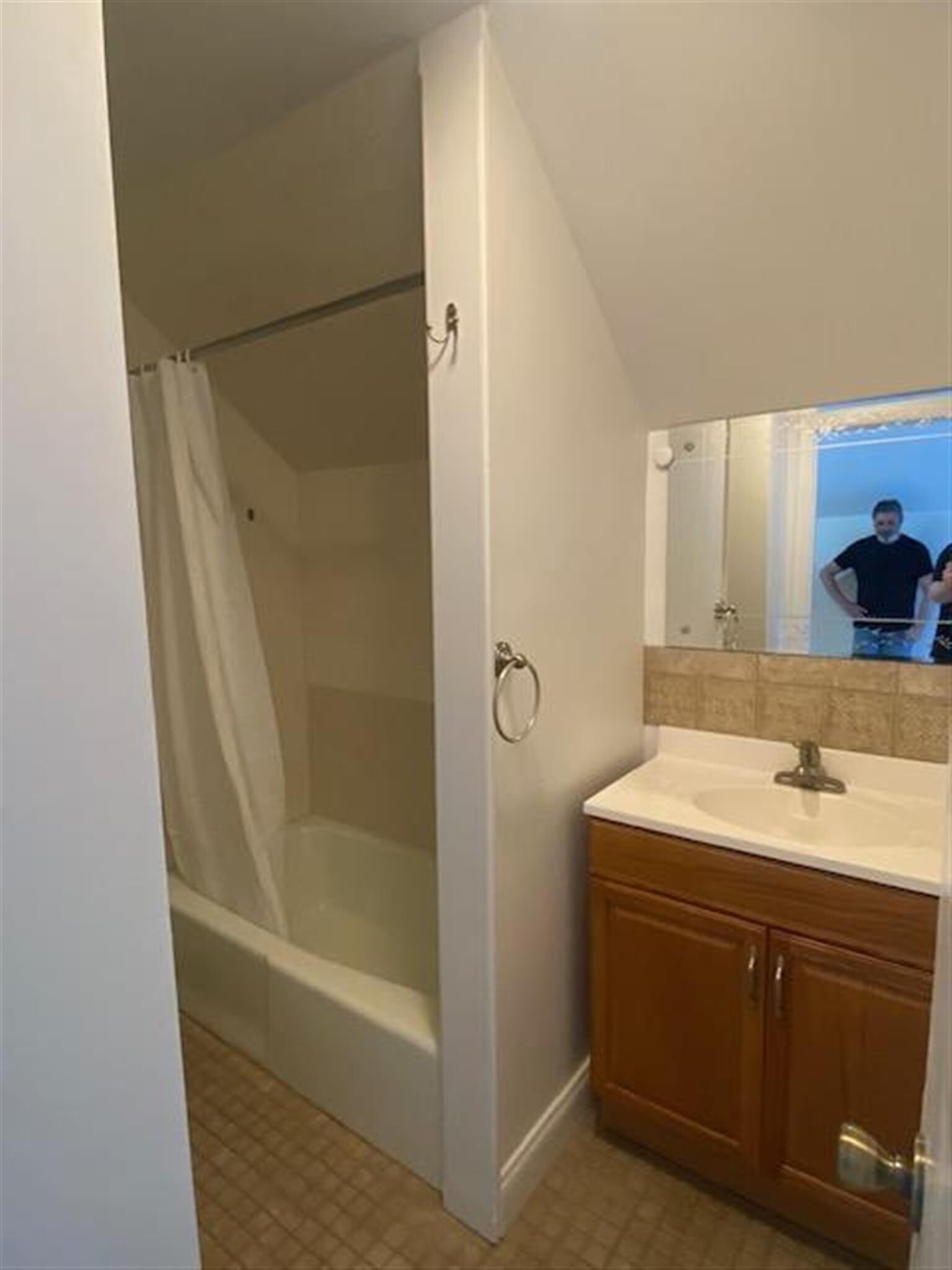 Building Photo - 136 Broadway