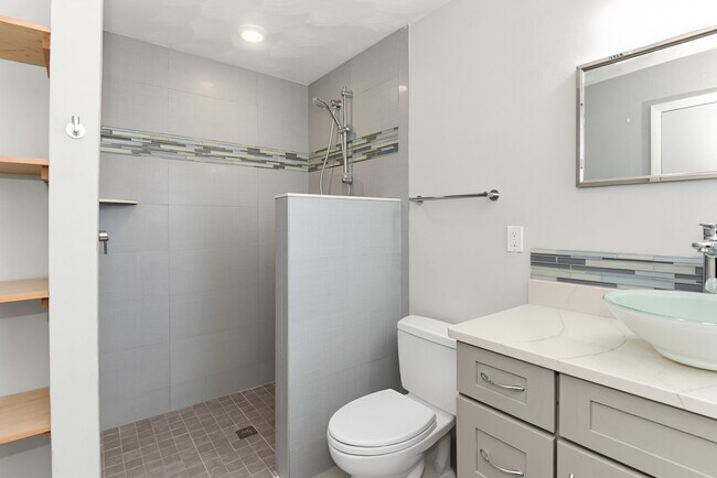 Building Photo - 124 Atwood Ln