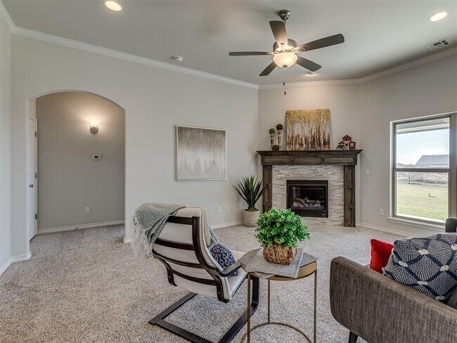 Building Photo - 631 Hackberry Ln