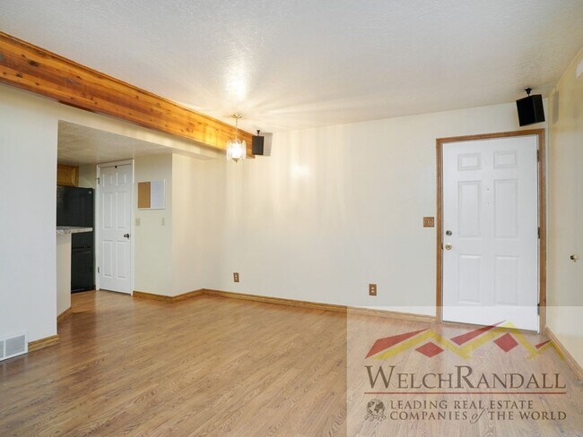 Building Photo - Corner Gem in Washington Terrace – 2BR Com...
