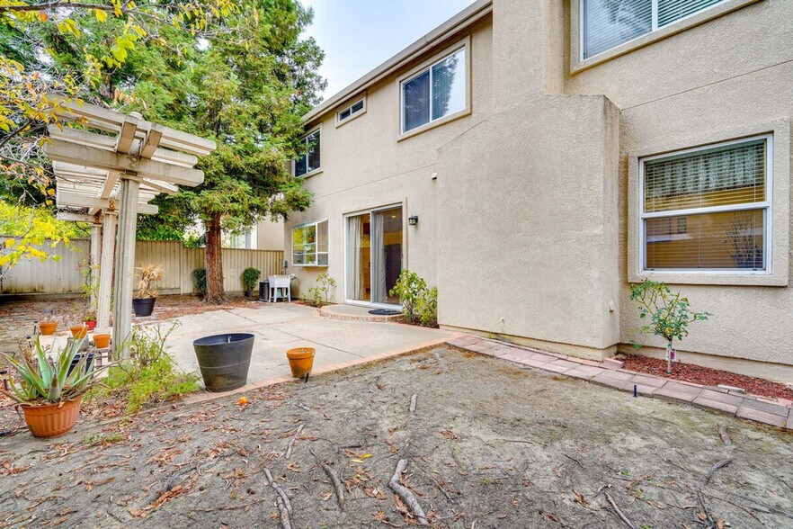 Building Photo - 27479 Green Wood Rd