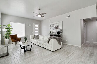 Building Photo - 400 Frodsham St