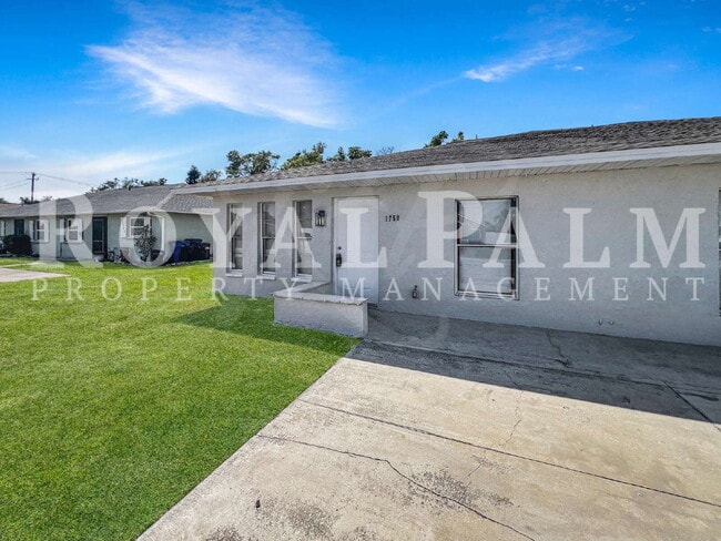 Building Photo - Start Fresh in Fort Myers Before the Ball Drops  – Renovated 3BR/2BA Duplex Sleighing with an Ope...