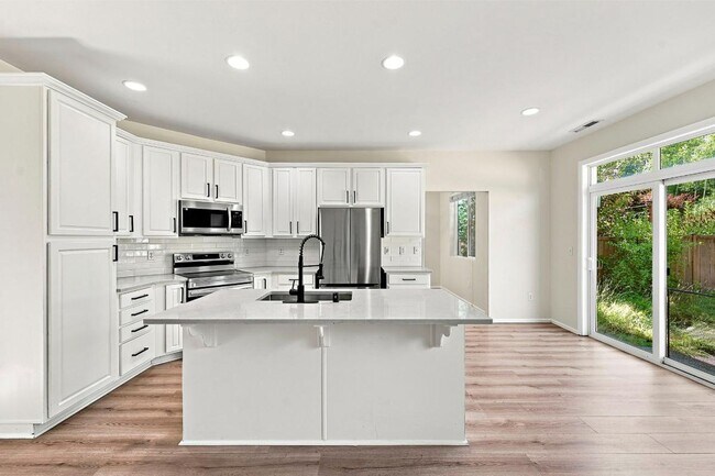 Building Photo - 6038 Discovery St E