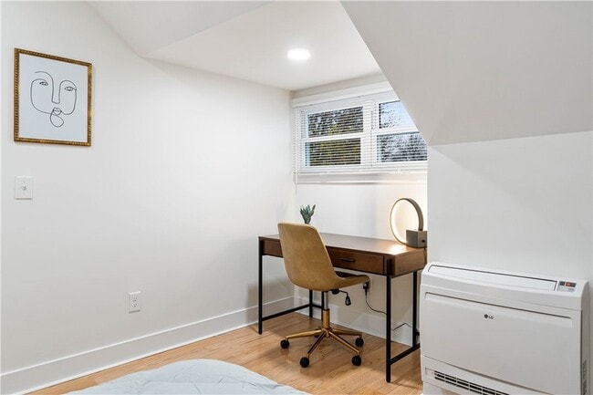 Building Photo - 161 Morewood Ave