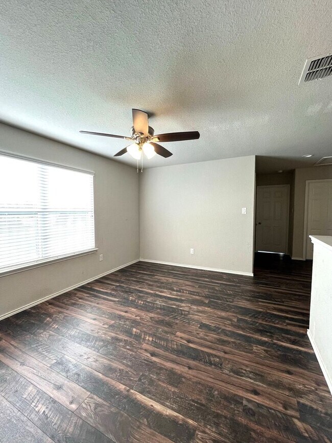 Building Photo - 10011 Raspberry Oak