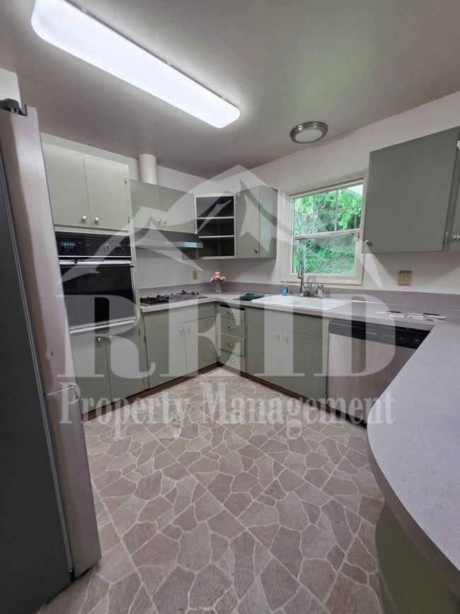 Building Photo - Central Kitsap Home with Large Fenced Yard Close to Shopping, Base, & Kitsap Lake