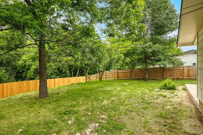 Building Photo - 3300 Catalina Dr