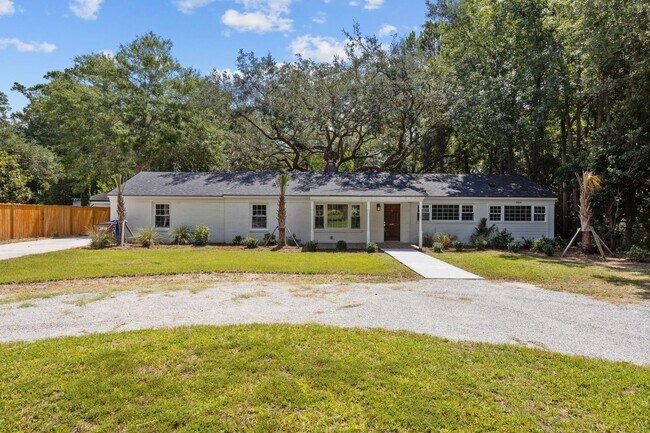 Building Photo - Impeccably Renovated Brick Ranch on James ...