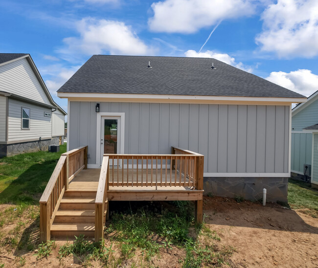 Building Photo - 102 Sunset Dr