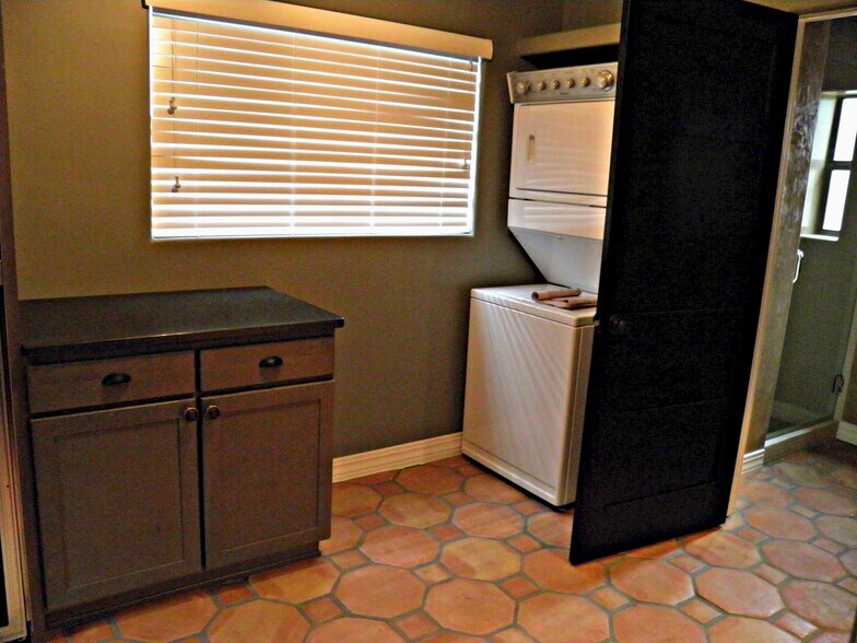 Building Photo - 512 Laguna Blvd SW