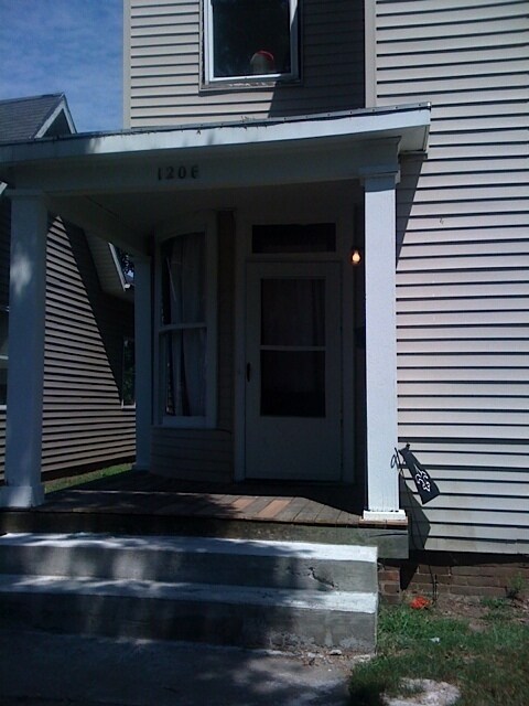 Building Photo - 1206 Heath St