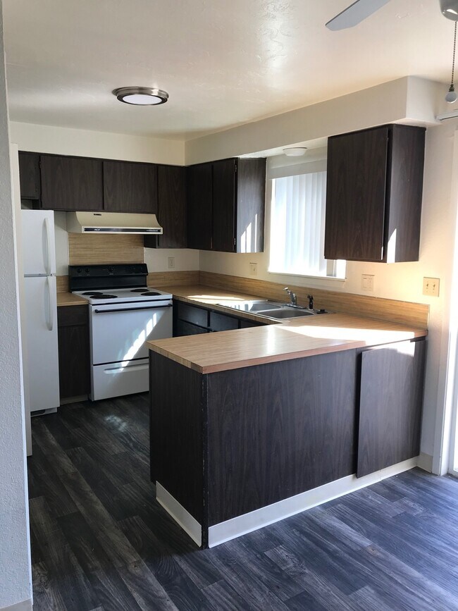 Building Photo - 1220 S Juniper St