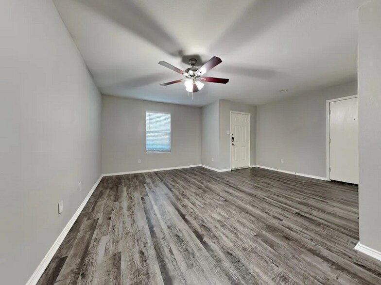 Building Photo - 118 Abelia Dr